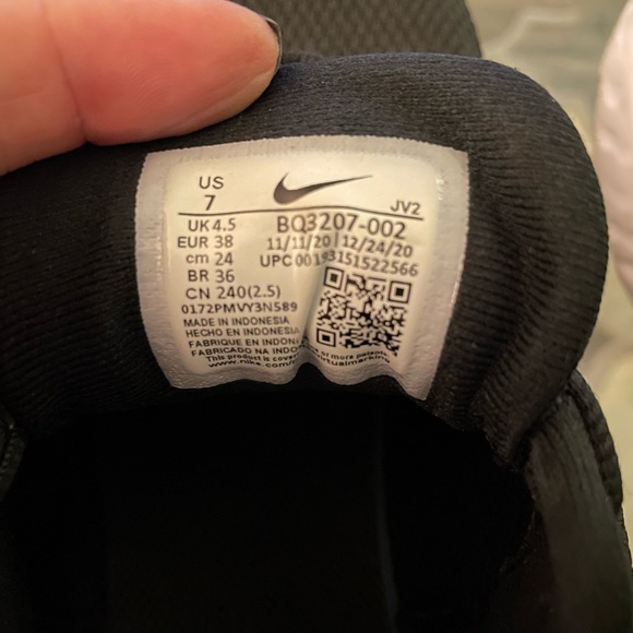 Gently worn Nike Revolution Sneakers - Picture 4 of 5